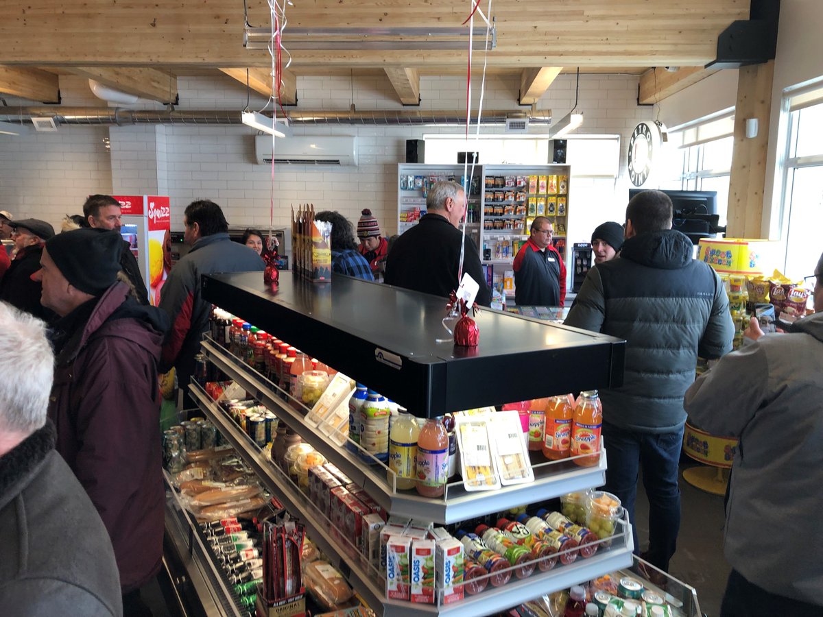 Last week was the grand opening of the brand new Anicinabi Gasini gas station of Lac Simon. Congratulations to the Anishnabe community on this great economic development project! Read more: cdepnql.org/en/notre_blogu…