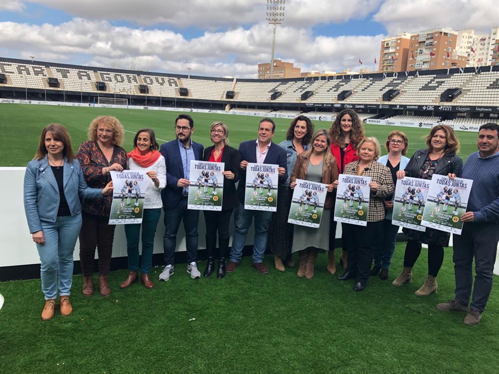 AMEPCartagena's tweet photo. Hoy hemos participado en la presentación de un partido que hará historia, el 8 marzo a las 12.00 os esperamos en el estadio Cartago nova para ver triunfar al equipo femenino del @FCCartagena_efs #correrycrecer https://t.co/m0x6SyD1hw