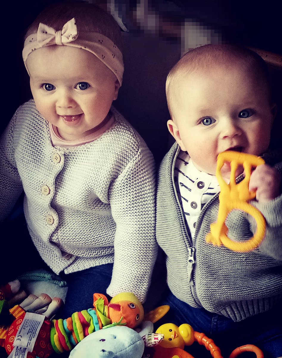 AuxBonheurs's tweet photo. Mes #amour qui se tiennent assis tout seul dans le #parc
#bébé #jumeaux #sixmois https://t.co/fnxgahUoCI