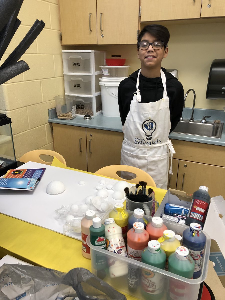MrBLearningLab1's tweet photo. @Hamilton_RV 5th Grade Royals putting the โAโ in STEAM! #SolarSystemProject #ThatsScience #BigBlueOnTheMove https://t.co/XSheNWnpUV