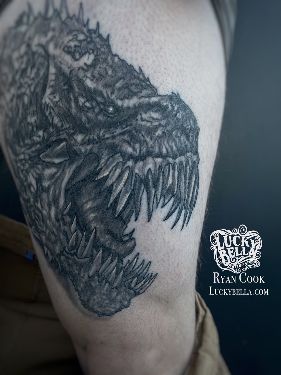 RyanCookTattoos's tweet image. Healed and hairy from the other day!