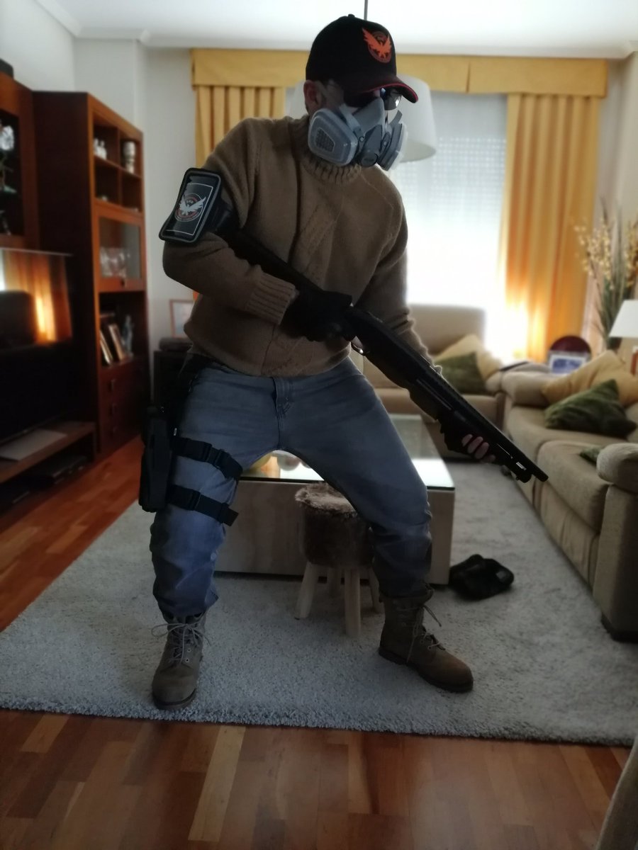 AEvilshadow's tweet photo. Agent Evilshadow, activated. Protocols initiated, SHD sending gear, operation Outbreak initiated.

Let's start with the basic equipment tested :) more on its way! 
@TheDivisionGame

#thedivision2 #divisioncosplay #cosplay #agentcosplay #thedivisioncosplay #divisionagent https://t.co/lVTFeIH8CT