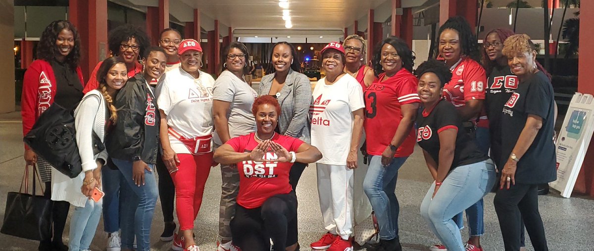 SPBCAC_DST's tweet image. SPBCAC members took time out to make connections with our collegiate Sorors of the Xi Epsilon chapter.  Members took a walking &amp;amp; talking tour of the FAU campus as a part of the "Collegiate Connection" national initiative.  #collegiateconnection #collegiateconneciondst #dst #fau