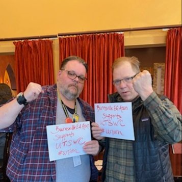 BEAOne91's tweet photo. @BEAOne91 members are standing with the members of @UTSWCSchools. #235Days #WorkToRule https://t.co/qHqyQZgwWV