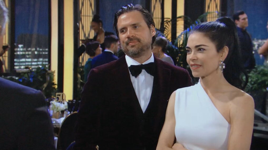 Collazo474's tweet photo. Great scene between Nikki, Victor, Victoria and Nick @MelodyThomasSco @EBraeden @ameliamheinle @JoshuaMorrowYR #YR https://t.co/qo2ayB9mml