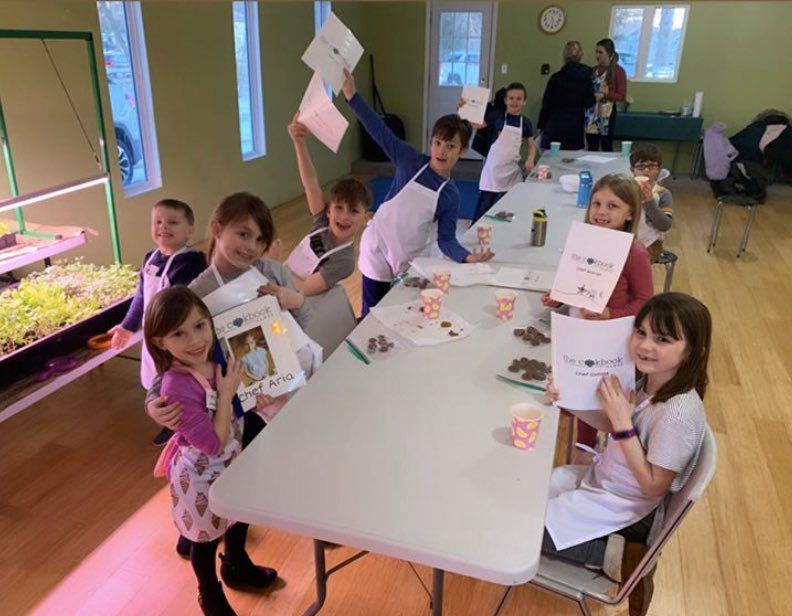 cookbookclass's tweet photo. ❤️❤️❤️

#cookbookkids #kidscooking #thecookbookclass #playlearngrow #kidchef #kidswhocook #healthyrecipes #kidfriendlyrecipes #childrenshealth #nourishyourbody #healthandwellness #kidshealth #foodeducation #kitchensafety #kidscookingclass #cookingclass #kidsactivities https://t.co/T2kSpb60I8