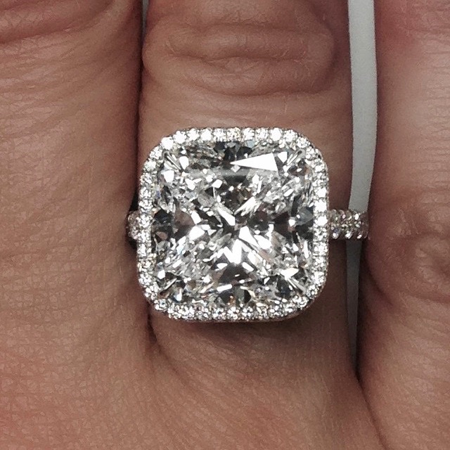 EllaTein's tweet photo. Brand new radiant cut diamond halo style ring 

#ellatein #jewelry #radiantcutdiamond #radiant #gift #Halo #ring #custom #sparkle #diamonds #newyork #love #surprise https://t.co/0J02Tpt0fT