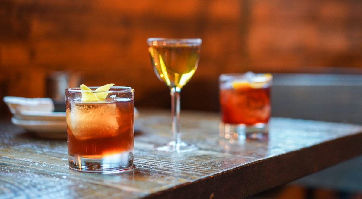 This is how we #ThirstyThursday! What are you sipping on today?! 🥃🍹🍸 #3Howls