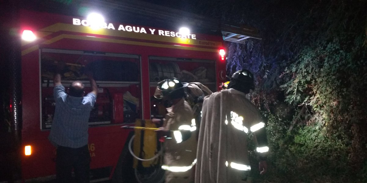 La BOMBA FUNDADORA trabajo en llamado por fuego en pastizales ruta L-25 callejón Las Perdices con carro RX-1