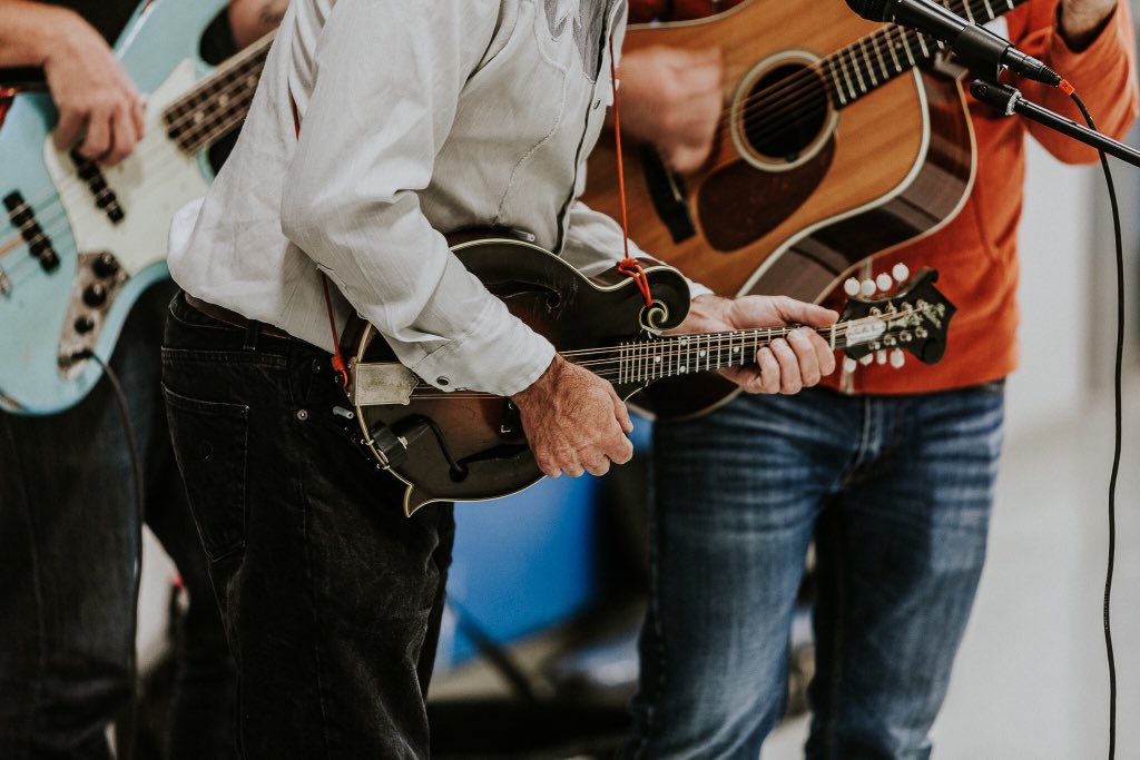 Today, 3rd, 4th, &amp; 5th grade students at Allendale Elementary were surprised with a performance from <a href="/RoadBand/">Songs From The Road Band</a> along with an instrument donation of a French horn, flutes, &amp; violas to support their music program 🎶