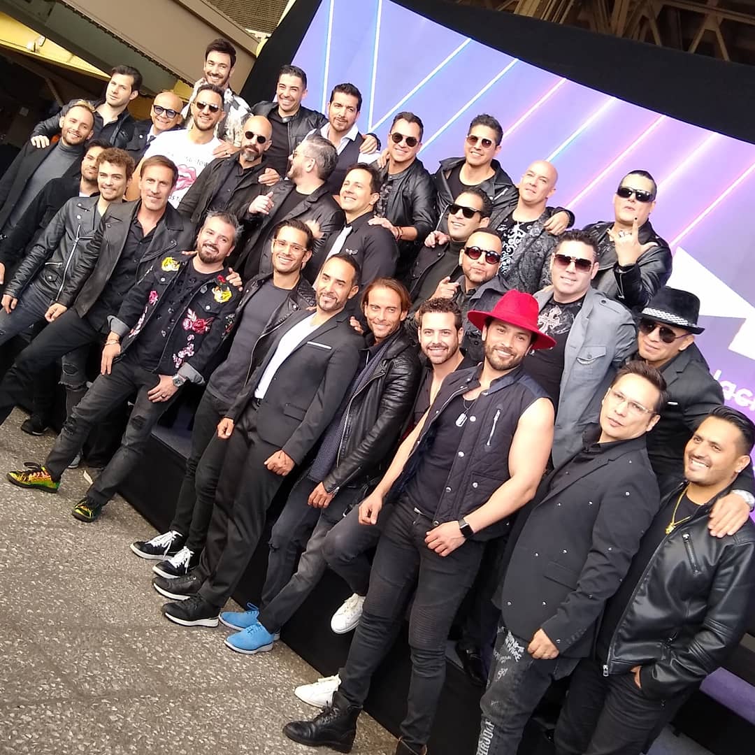 LOmRecomendable's tweet photo. ¡Chicas! Estamos conociendo los detalles de @boybandex, un nuevo concepto que reúne @MAGNETOOFICIAL2, @GrupoMercurio #MDO, #Kairo, #TierraCero, @RagazziOFICIAL, @uffgrupo, #M5 y #LosHijosdeSánchez que se presentarán el próximo 20 de mayo en el @AuditorioMx ¡Vamoooos! #musica https://t.co/pUple6FQjo