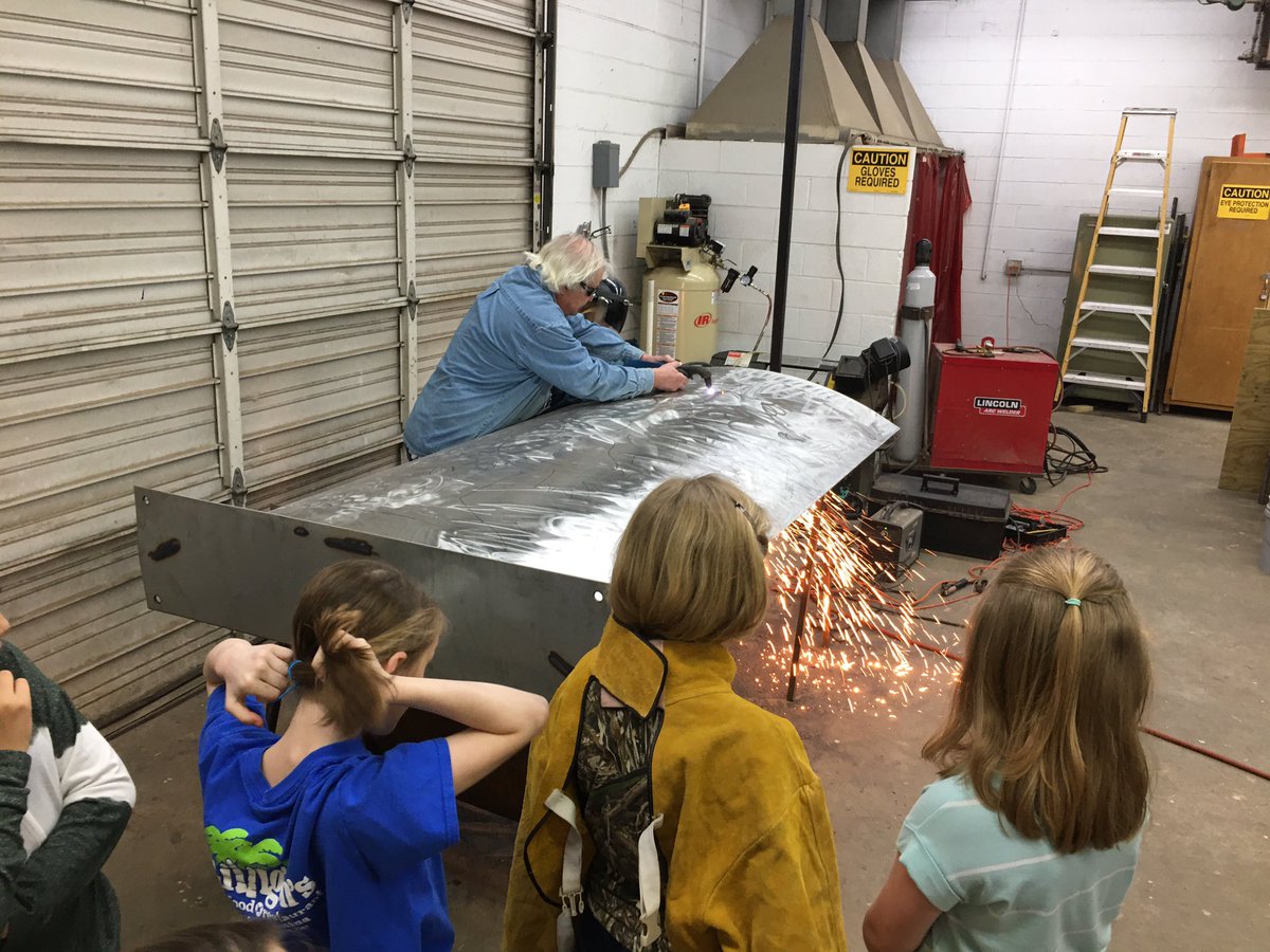 WGElementaryART's tweet photo. Some of our 4th and 5th grade art club members had the opportunity to work with artist Bob Doster today! Sculpture coming soon to WGE! #WeLeadWGE #KidsDeserveIt https://t.co/TUkkApuYlk