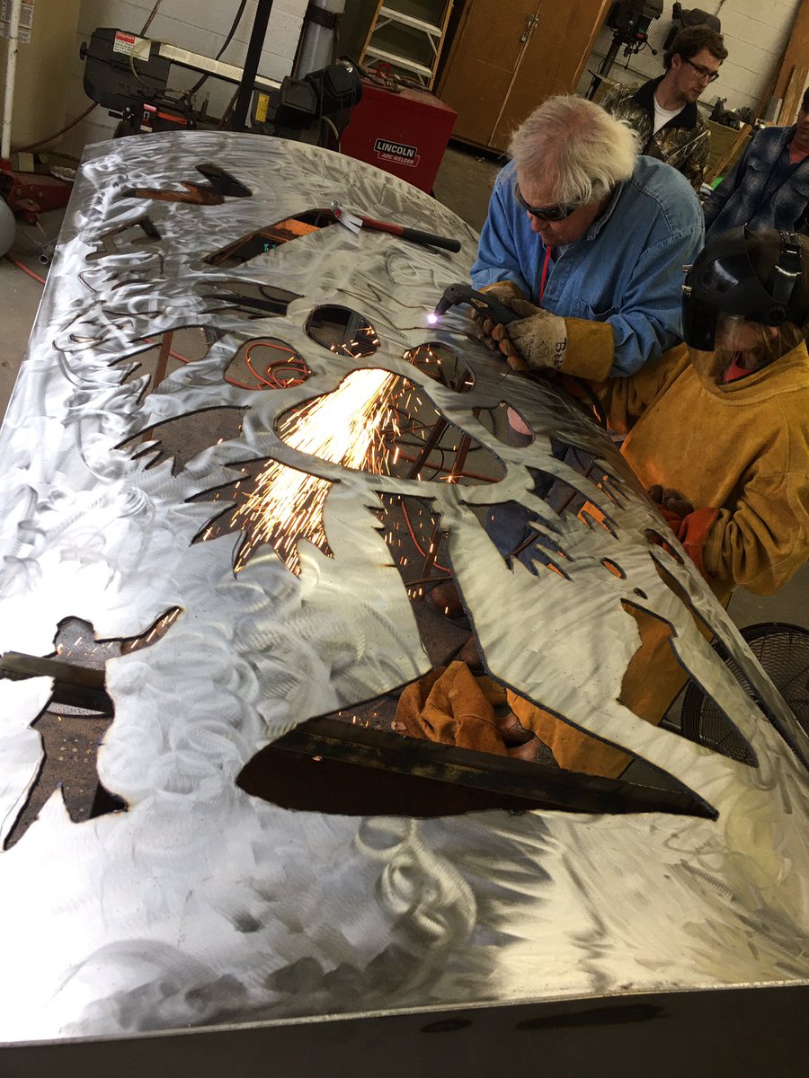 WGElementaryART's tweet photo. Some of our 4th and 5th grade art club members had the opportunity to work with artist Bob Doster today! Sculpture coming soon to WGE! #WeLeadWGE #KidsDeserveIt https://t.co/TUkkApuYlk