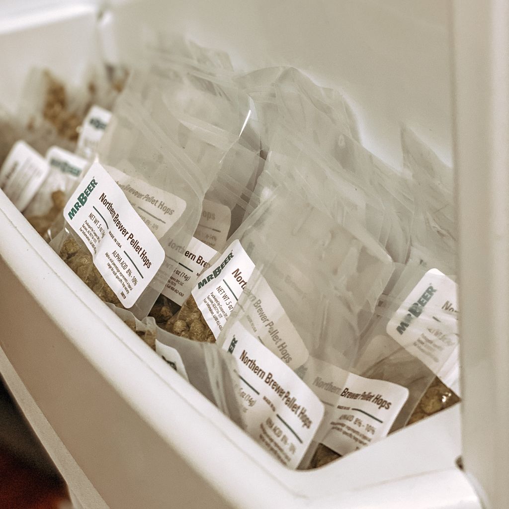 ‼️BREW TIP‼️
.
If you are not going to be using your hops anytime soon make sure to store them in you refrigerator to help them last longer!
.
We have a whole fridge full of hops, and it smells AMAZING!!!