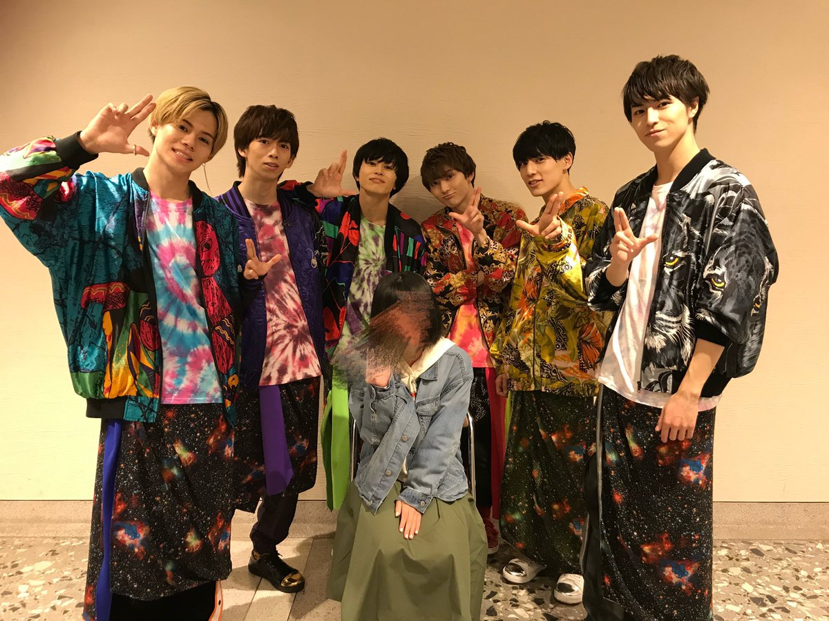 yadechan_0415's tweet photo. あわよくば7人で撮りたかったんだけど、6人で撮ったこれも家宝なんです。 https://t.co/OIxgzqrOW9