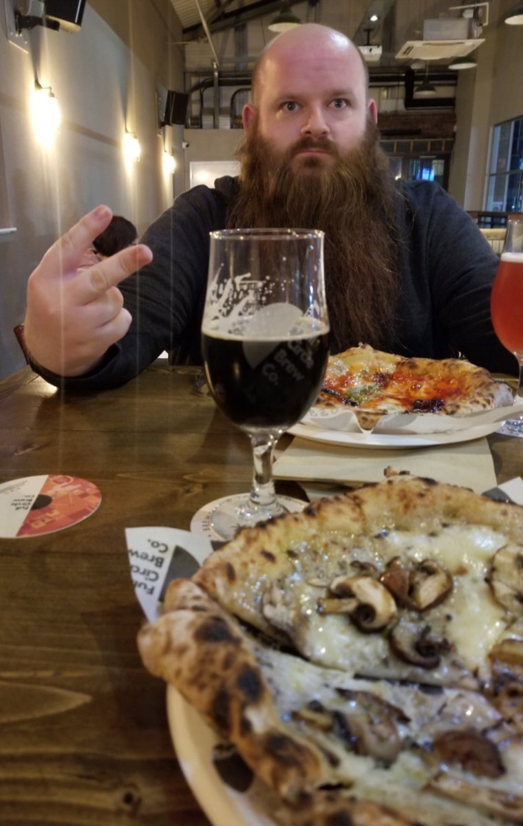 tomorrows_dream's tweet photo. A fine selection of beers from one of the leading beer cities in the country and the always amazing @scream_pizza makes me quite clearly happy.

Well, it's about as close as my face ever gets.

@fullcirclebrew #ManchesterTakeover https://t.co/HL97MxHhcO