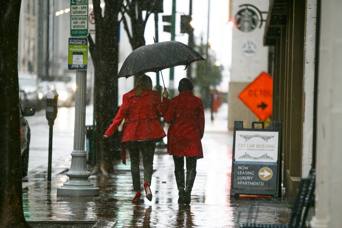 virginianpilot's tweet photo. Snnnnooooooow https://t.co/GETEH71hHB
(Photos by L. Todd Spencer and Kristen Zeis) https://t.co/noeawnVXh2
