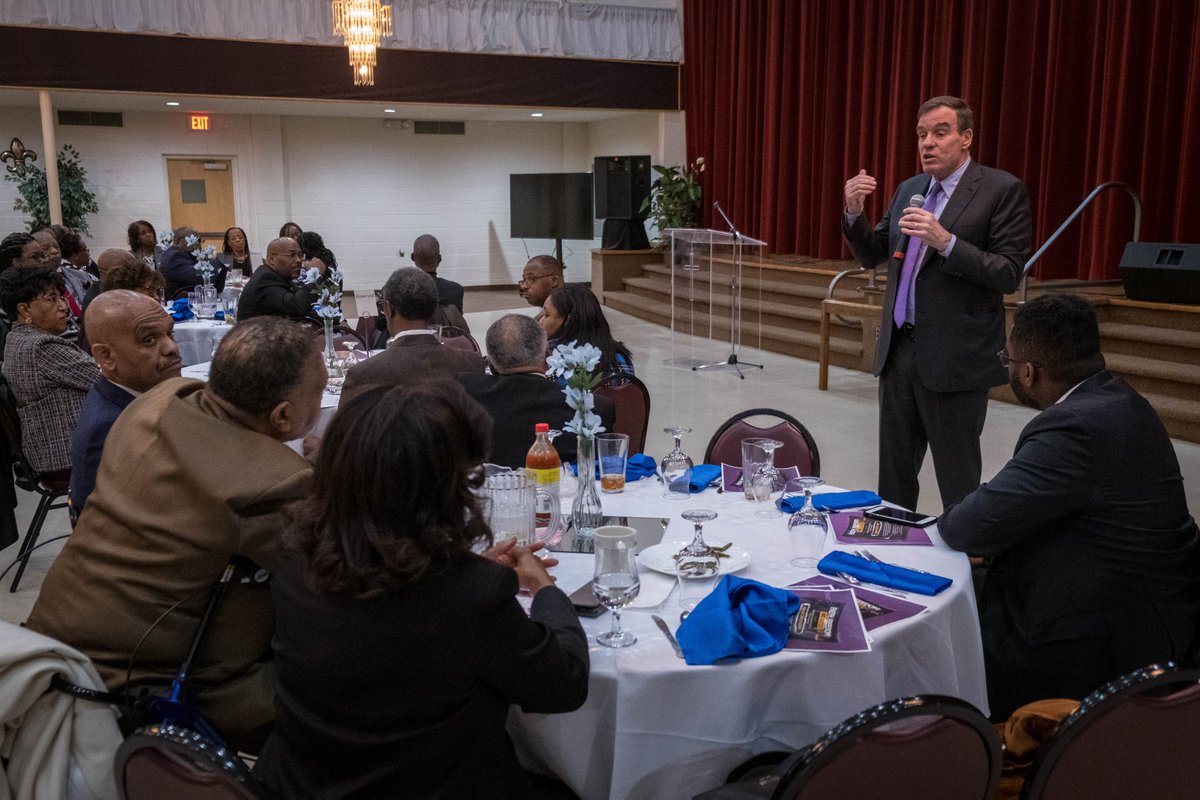 Senator Mark Warner addresses a crowd at a minsters roundtable luncheon.