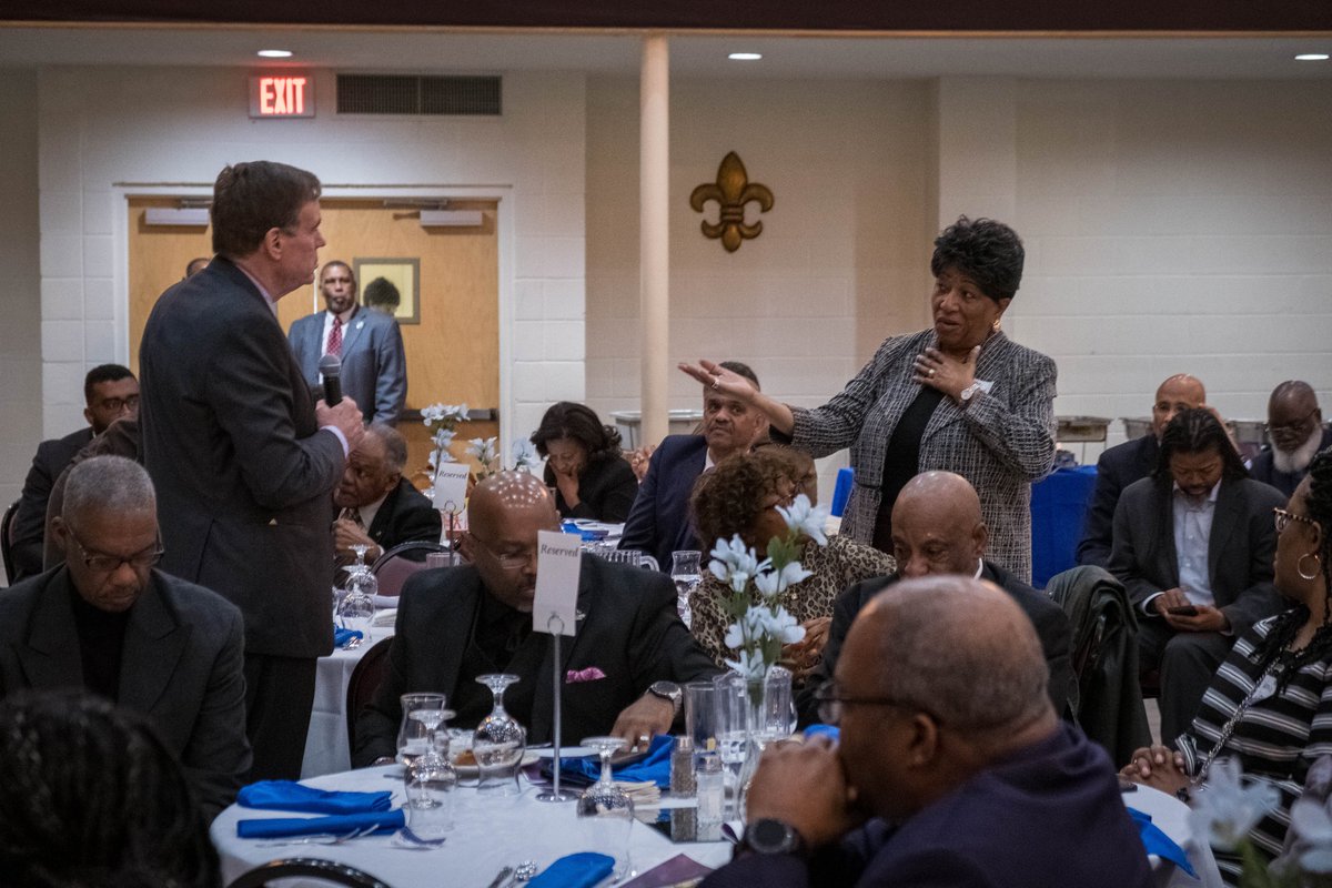 A constituent addresses Senator Mark Warner at a roundtable event.