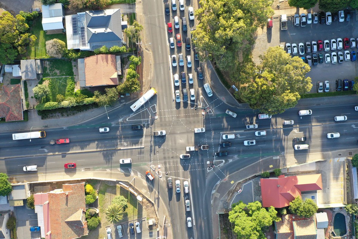 TiserPhotos's tweet photo. How's traffic flowing on your run this morning? Here's how it looks at the corner of Kensington and Portrush roads this morning. Pictures @Simon_Cross85 
#SuperloopADL500 
#Adelaide https://t.co/62DxZY1xQT
