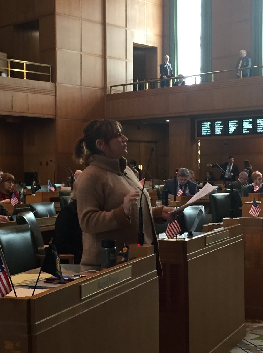 ORmedicine's tweet photo. HB 4102, OMA’s priority bill to simplify the PA process and step therapy protocols passed the House floor unanimously today. Thanks to chief cosponsors @Rachel_Prusak on carrying the bill and @ChristineDrazan for comments on its importance. https://t.co/yhYto1ZcjR