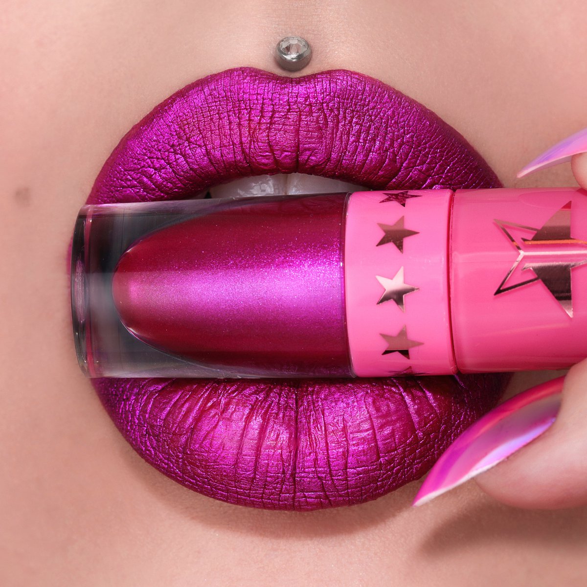 JeffreeStar's tweet photo. I’M VULGAR liquid lipstick launching tomorrow in the Purple Mini Bundle 💟 #BloodLust https://t.co/fNW0GPcAuS
