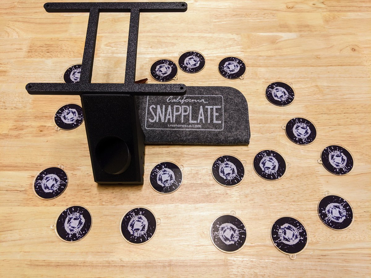 KevinNullB's tweet photo. Thanks @stickermule for selecting me in the #MuleMonday charm giveaway!

Passing them on to some lucky #SnapPlate buyers. @LivingTesla

👉 https://t.co/1wk7eysRk0 https://t.co/diSGuliTNJ