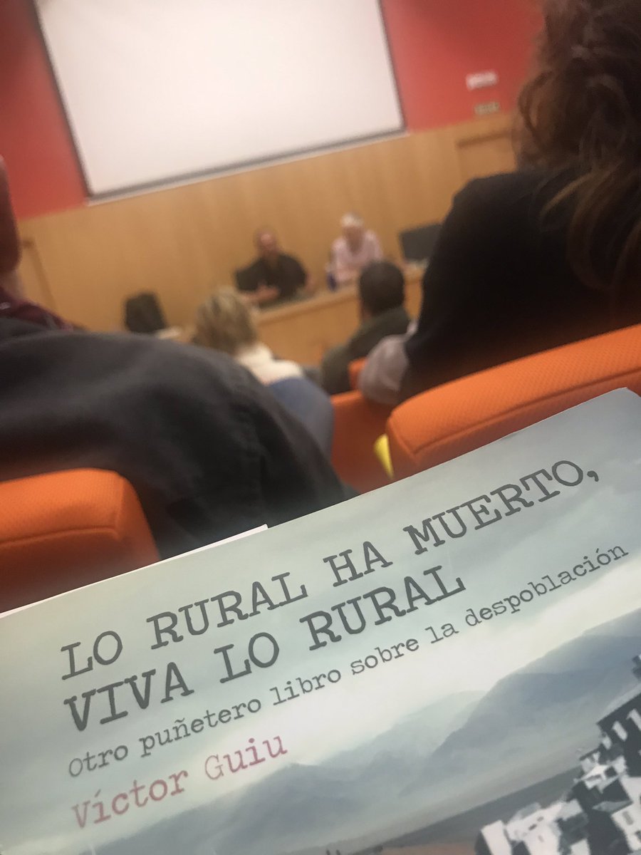 roberplanobajo's tweet photo. No era una presentación cualquiera. Era el último libro de @victorguiu, “Lo rural ha muerto, viva lo rural” y has hablado como hay que hablar de esto, llano, sencillo y de tú a tu. ¡Enhorabuena tío!
#otropuñeterolibrosobreladespoblacion #nodefrauda https://t.co/OVbLCED6T6