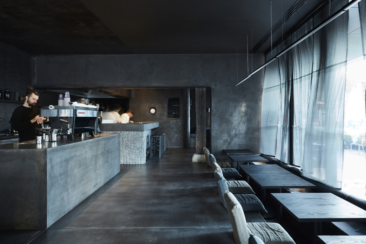 hdesignfair's tweet photo. Edition Roasters was designed by Amber Road Design and inspired by Japanese rural life. Find inspiration for your next project at #HDF20. ☕️🖤 #design #hospitalitydesign #restaurantdesign #australiandesign #cafedesign #minimalist #commercialdesign #archilovers #architecture https://t.co/bvej1gS3p1