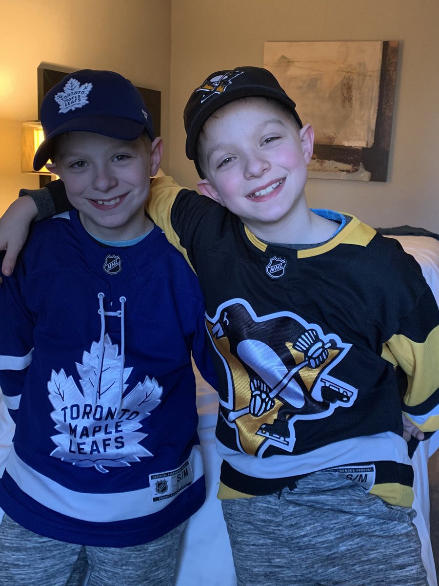 vikkiking21's tweet photo. Taking our @Mcr_Storm fans to the @MapleLeafs @penguins game tonight! @timandsid https://t.co/VBHPa4COnX