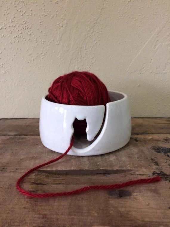 お茶がこぼれる器の正体とは！？ネットで発見した可愛らしいネコの器には割れ目があったｗ毛糸を入れる器毛糸ボウル！？