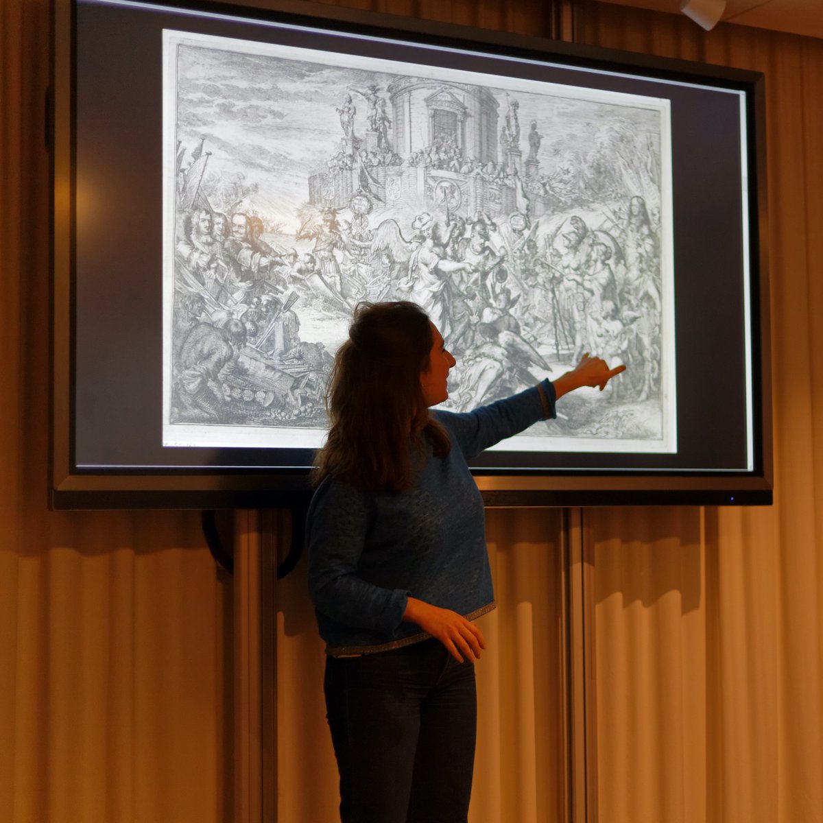 roomkes's tweet photo. #ParisTalks at @leidenhum today - Prof. Stijn #Bussels invited 4 young scholars from Paris to present their research on 17th c #DutchArt @ubleiden #CaroleFonticelli #EstherGuillaume #SuzanneBaverez #SarahMoine #arthistory https://t.co/QCoKbxrqNs