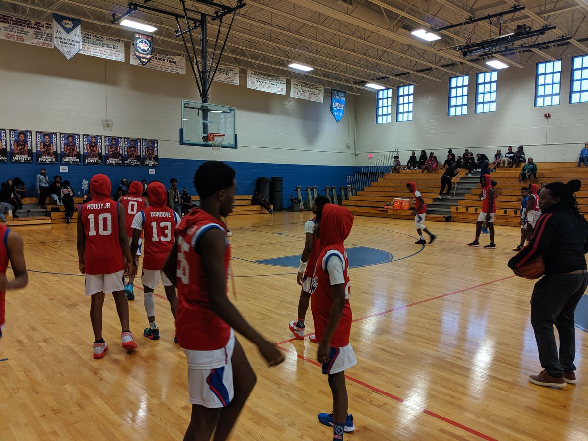 dreamkingfilmz's tweet photo. Coverage Sponsored By #ThePVShack
9-1 Gilbert Panthers vs 10-0 Kirby Comets.
-If Kirby wins they will be in the playoffs.
-If Gilbert wins both teams will play a tie breaker Tuesday https://t.co/dJ2yqXAzDB