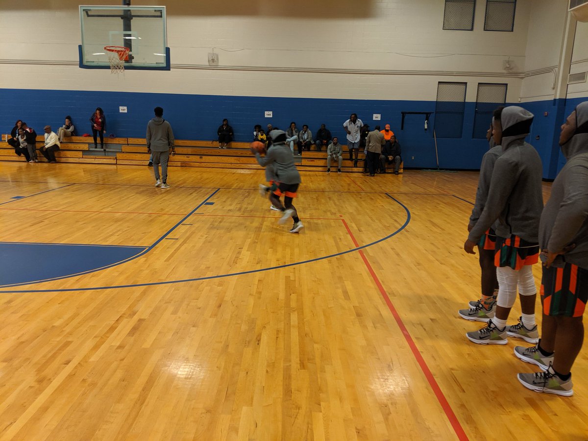 dreamkingfilmz's tweet photo. Coverage Sponsored By #ThePVShack
9-1 Gilbert Panthers vs 10-0 Kirby Comets.
-If Kirby wins they will be in the playoffs.
-If Gilbert wins both teams will play a tie breaker Tuesday https://t.co/dJ2yqXAzDB