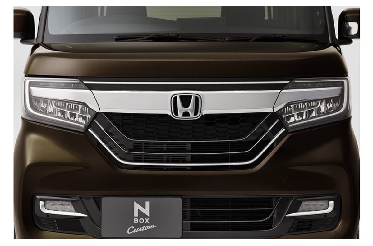 英助 Youtubeやってます おはようございます Nボックスターボカスタムの新車の納車が早くも28日決まった 車体はクリスタルブラック グリル部分もブラックメッキ 3枚目 に変えた 顔つき変わるでしょ 後はエンブレムもあえてブラックメッキに変えた