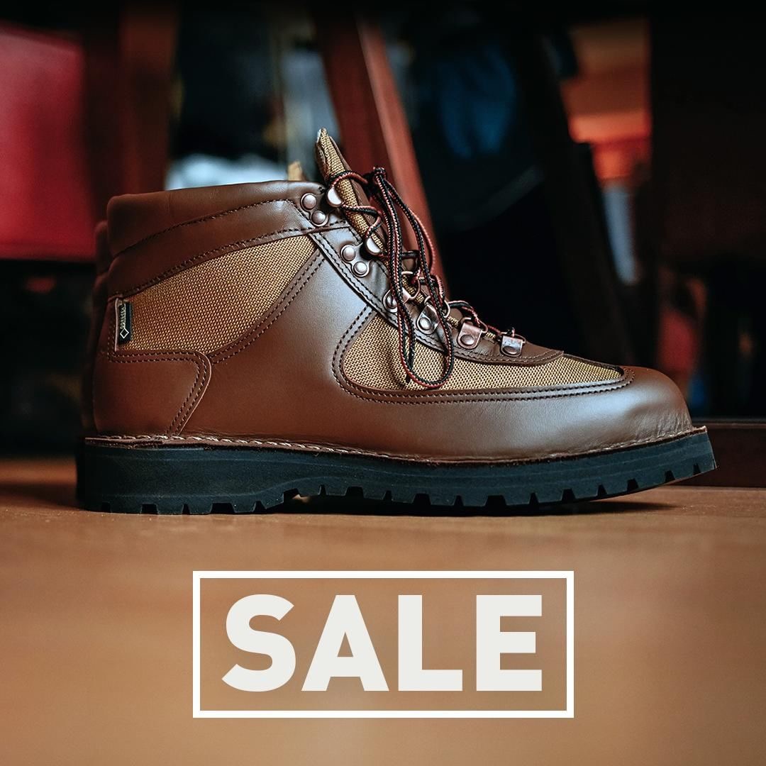 UnionWayPDX's tweet photo. happening now online AND at the @danner #UnionWayPDX shop ๐ Posted @withregram โข @dannerboots STARTS NOW โ Take 25-50% off select hike and lifestyle boots. Shop now with the link in our profile. #pdx #portland https://t.co/jJ9teLtsu2
