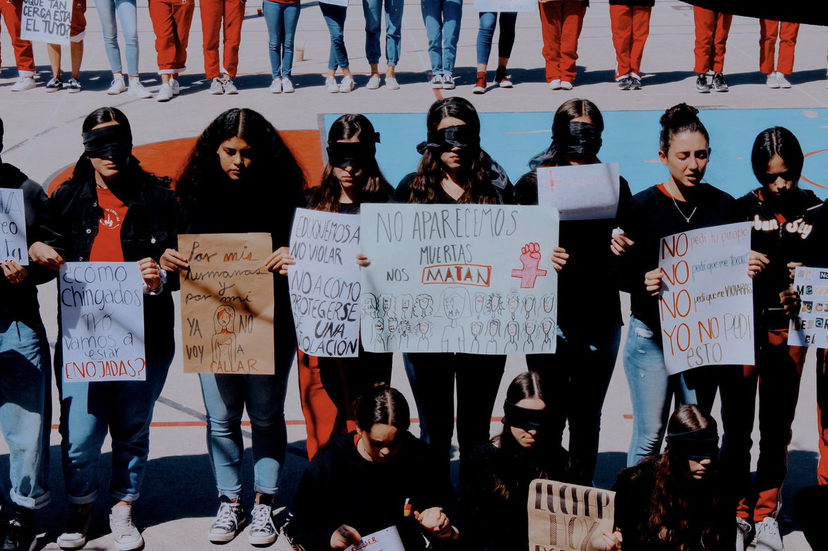 roma260202's tweet photo. Somos fuertes. No estamos solas. YA NO VAMOS A CALLAR. Juntas como hermanas por siempre. #NiUnaMasNiUNaMenos https://t.co/g3mu6HvOGR