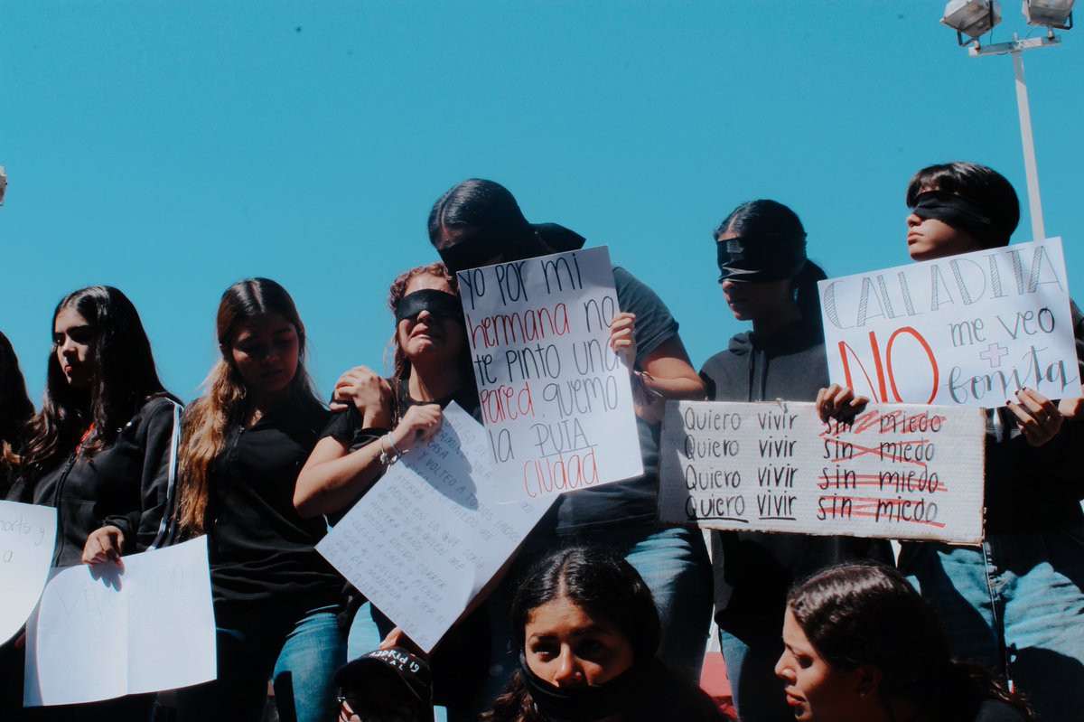 roma260202's tweet photo. Somos fuertes. No estamos solas. YA NO VAMOS A CALLAR. Juntas como hermanas por siempre. #NiUnaMasNiUNaMenos https://t.co/g3mu6HvOGR