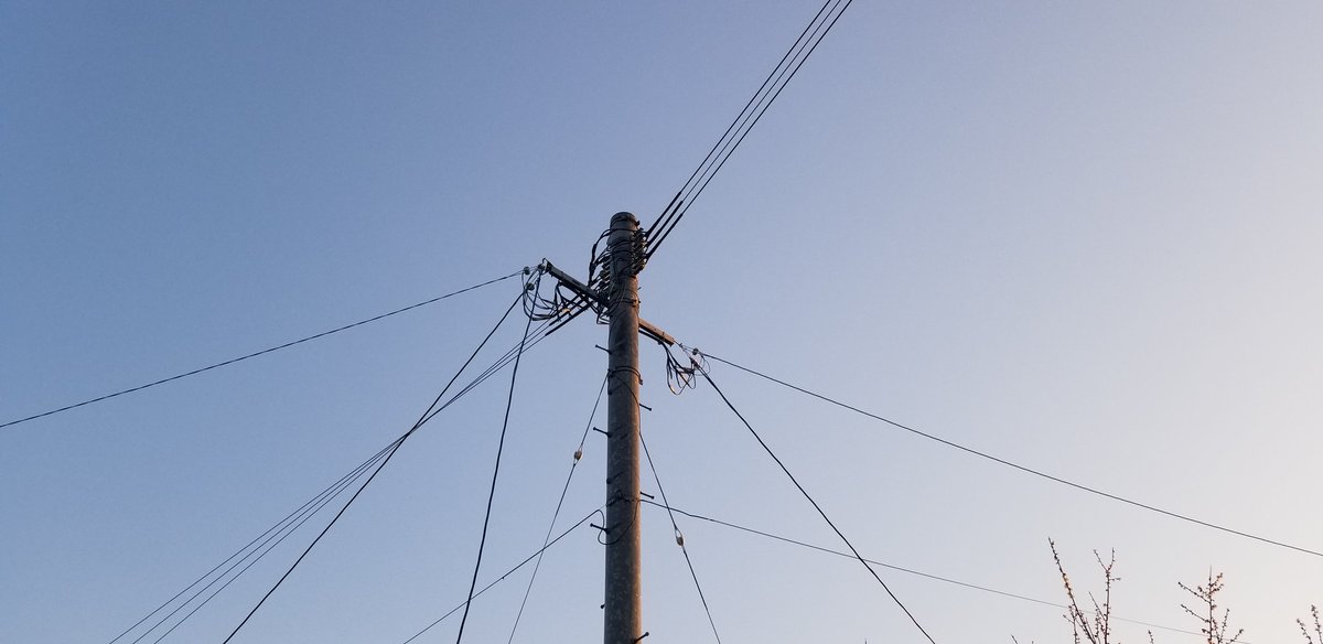 O Xrhsths Okiron Sto Twitter 今朝 7時09分頃の空 雲のない空 太陽の周りのオレンジ色 青空との境目 お互いの色が 溶け込む まだ 青くなりきらない 薄い青空 曖昧な色の空は 太陽のオレンジ色だけが強い 今日の空 空日記 朝空