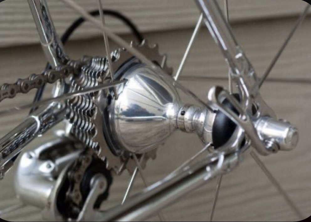 This is one of my most favourite pictures of design detail that serves no purpose other than to look beautiful. Campagnolo Shamal 12-HPW.