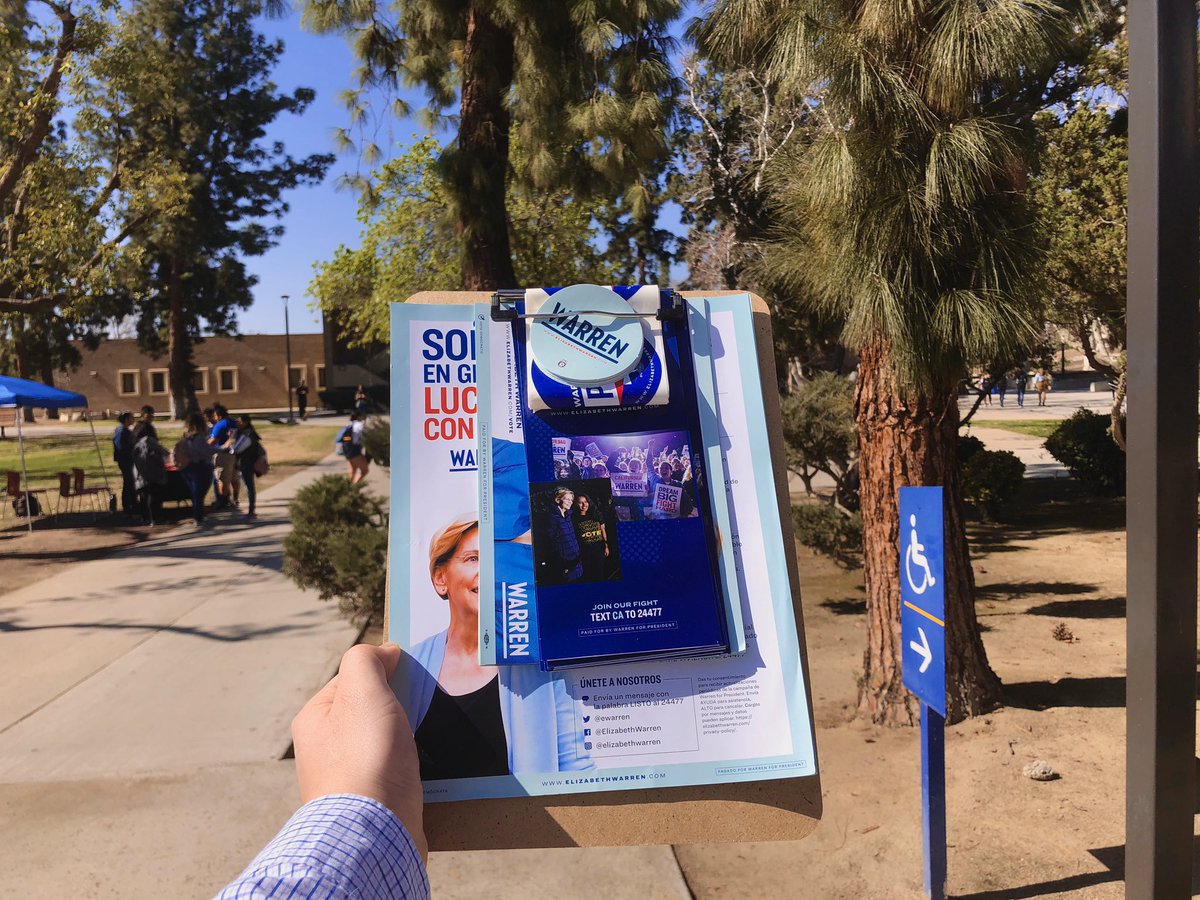 Angel_AliceaIL's tweet photo. Today @NelowAhmadi and I spent the morning chatting with students at Cal State U-Bakersfield. 🗣📚#StudentsforWarren #Warren2020 #CaliforniaforWarren #DreamBigFightHardWin #WarrenForTheWin https://t.co/uqbT4B4dIs