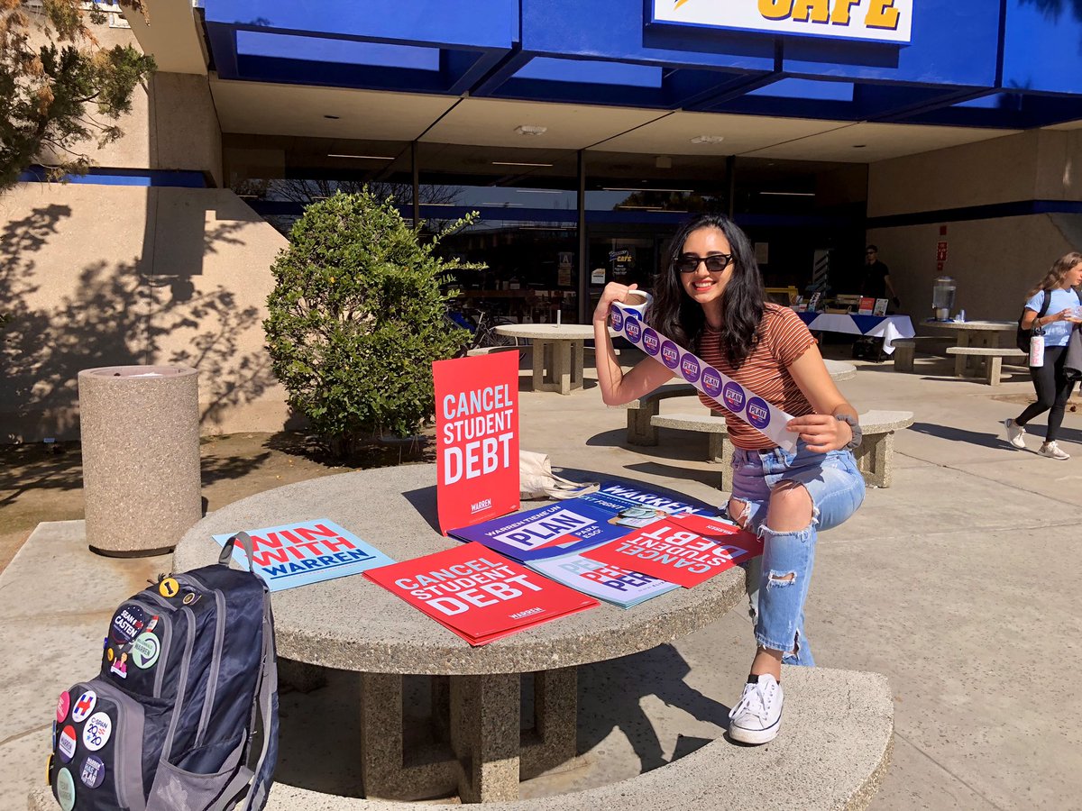 Angel_AliceaIL's tweet photo. Today @NelowAhmadi and I spent the morning chatting with students at Cal State U-Bakersfield. 🗣📚#StudentsforWarren #Warren2020 #CaliforniaforWarren #DreamBigFightHardWin #WarrenForTheWin https://t.co/uqbT4B4dIs