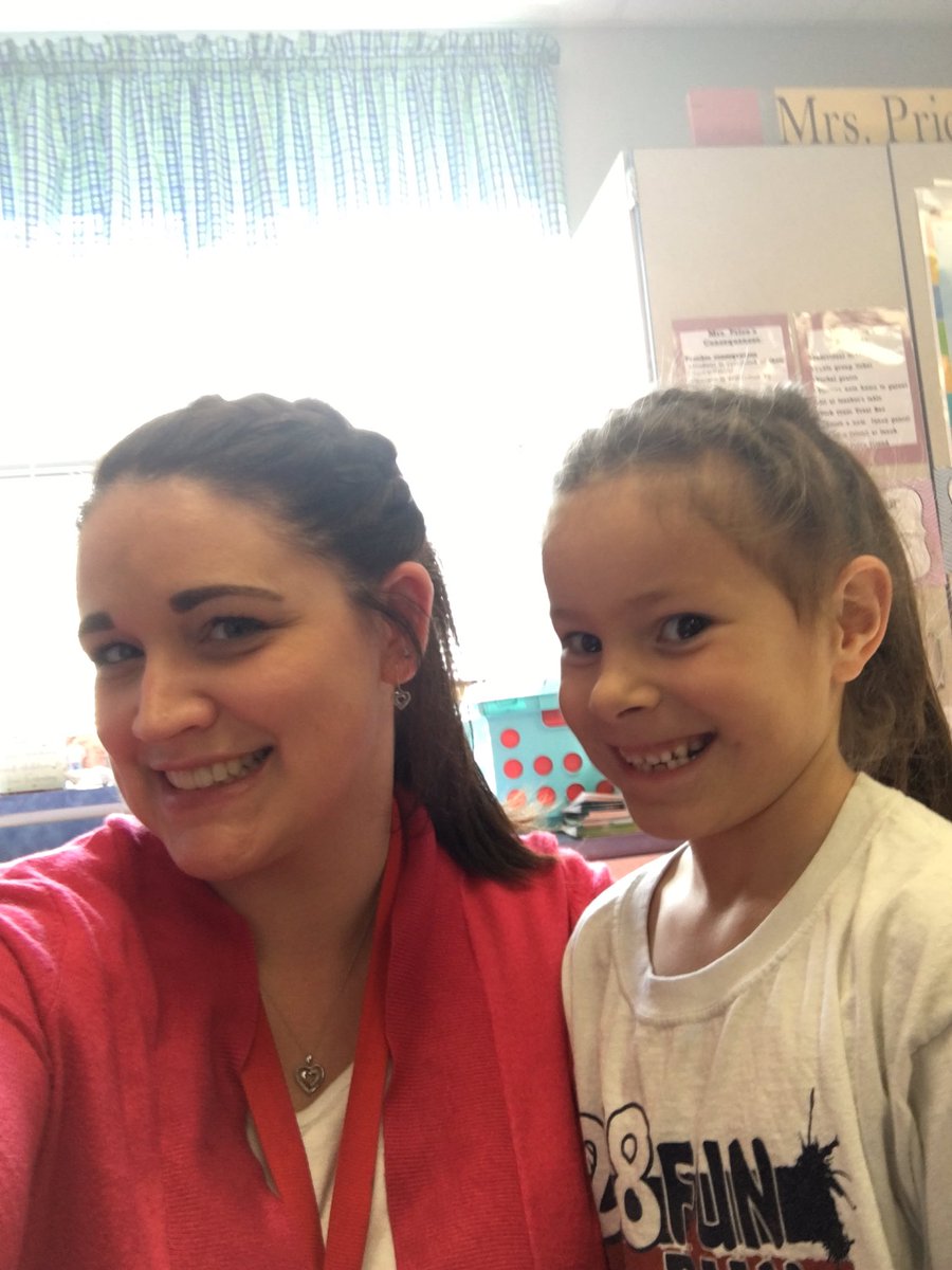 AmityPrice14's tweet photo. Twinning with this sweet girl and our braided ponytails! 💜👱🏻‍♀️@aubrey_mes https://t.co/9muikVGaED