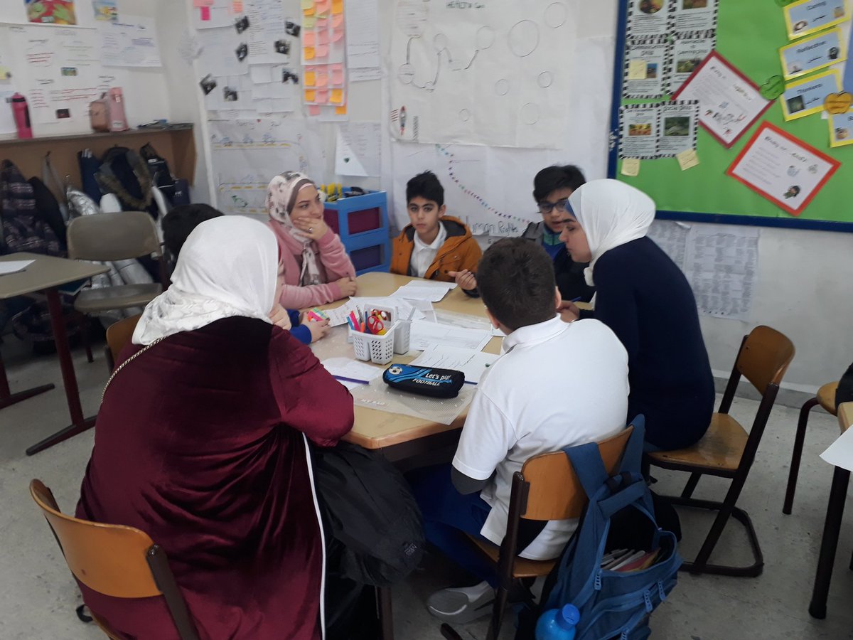 RHHS_PYPX's tweet photo. Grade 5 students thinking of their inquiry questions and writing their central ideas and lines of inquiry with their mentors #pypx https://t.co/o9unIp1DWm