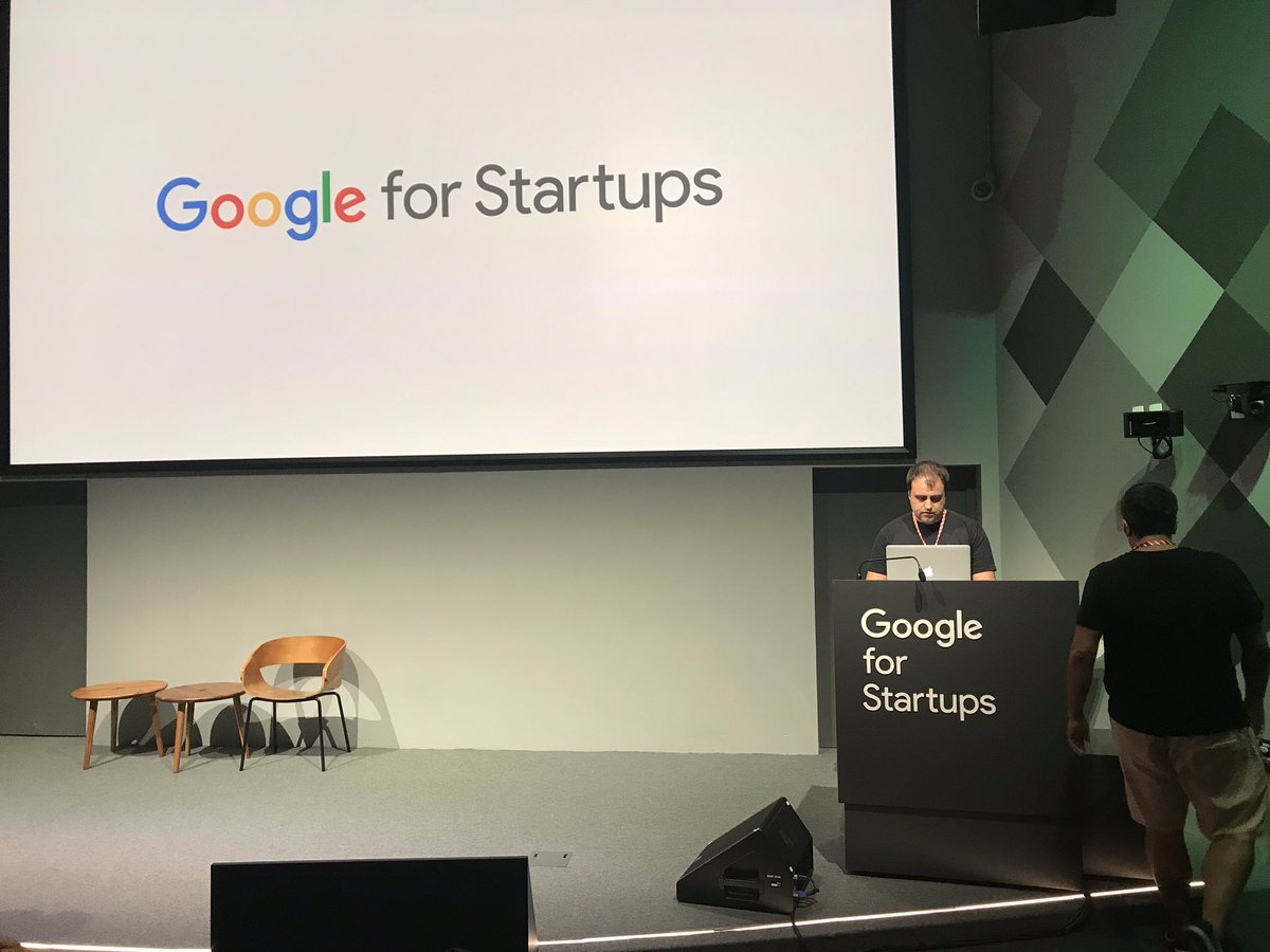willianfrancas's tweet photo. Rolando agora #meetup no campus @google | vai rolar sorteio do livro da @loiane ✌🏼🙌🏼 https://t.co/y9x3I6za56