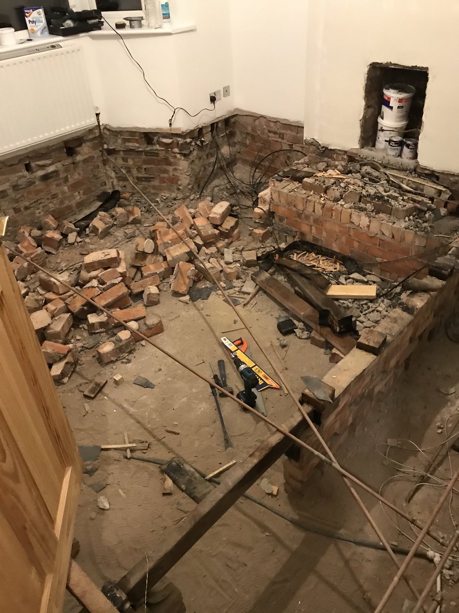 When your husband sends you a picture of what he’s been doing whilst you’ve been working away 😳🤦🏻‍♀️ #scaredtogohome