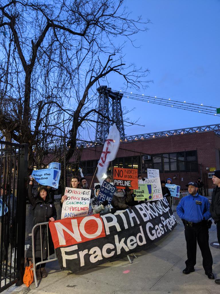 EmilyAssembly's tweet photo. We're on the Williamsburg waterfront ready to greet Gov. Cuomo at a fundraiser with a simple demand: stop the North Brooklyn Pipeline.

It's dangerous, unnecessary and completely at odds with the demands of the climate crisis. https://t.co/UNv7VfCc4W