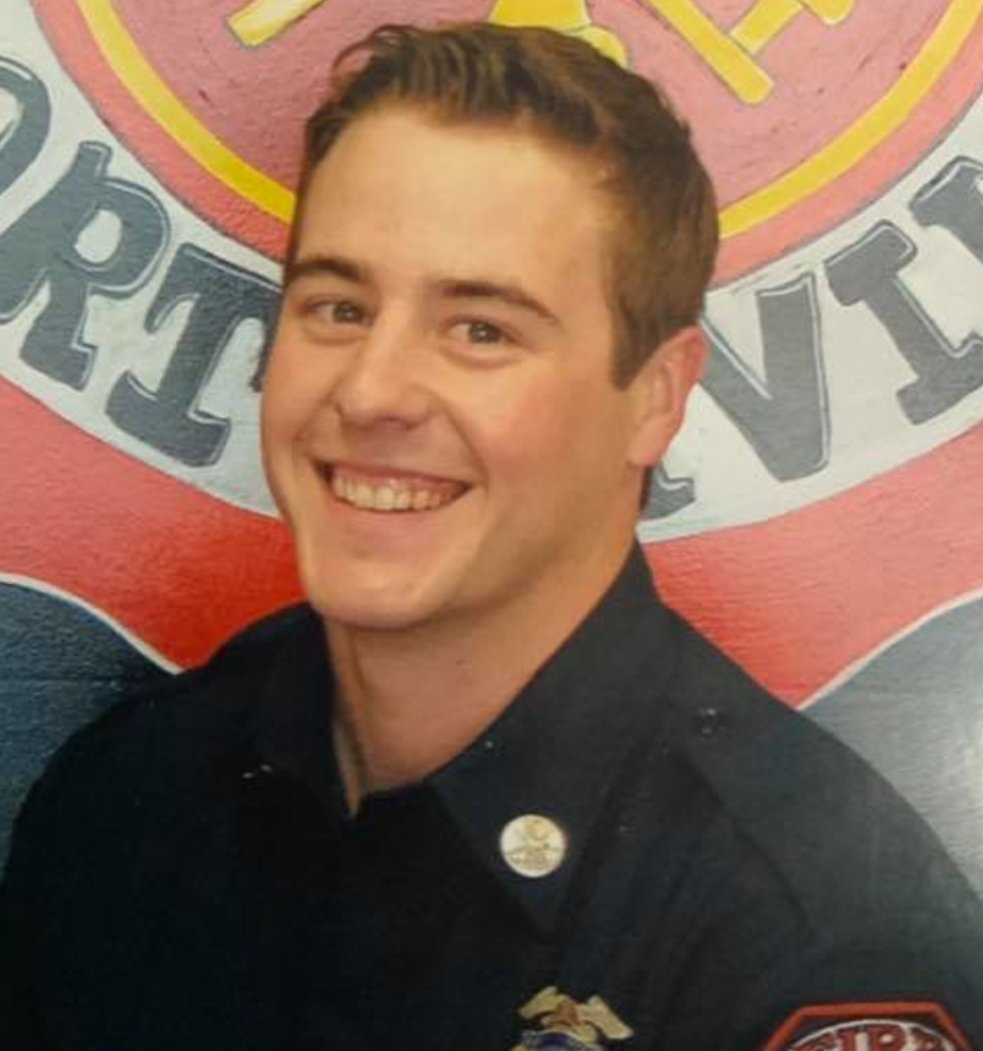 IAFFGSTLima's tweet photo. May perpetual light always shine upon Brothers Ray Figueroa &amp; Patrick Jones from the Porterville FD who paid the ultimate sacrifice and died in the line of duty at a Library fire. Godspeed to their familes &amp; the Porterville FD. 🙏🏼 https://t.co/EGtlNSVxbs