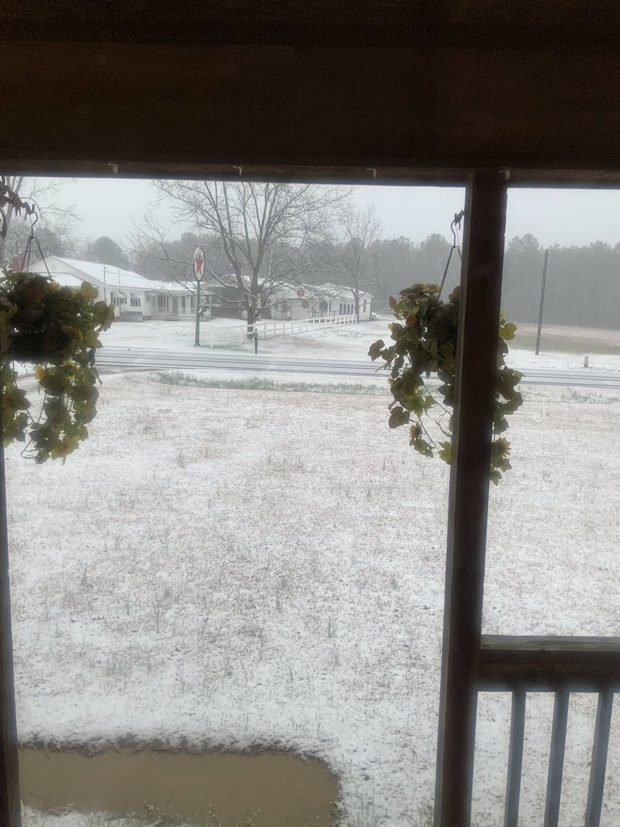 MydailyrecordNC's tweet photo. Sleet has finally turned to snow in #ErwinNC, but it looks like southwest Harnett County got a jump on the #snow. What are you seeing? #ncwx #winterwx https://t.co/UNSyqp7wdZ