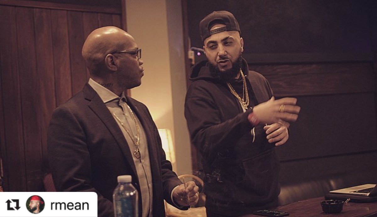ClearLakeRecord's tweet photo. #CLHighlight @rmean and the one and only @realholidaystyles working it in the studio.
.
.
.
#audio #musicstudio #instamusic #CLStudio #ClearLake #recordingengineer #Mastering #indieartist #studiolife https://t.co/AHH7Cm3rcB